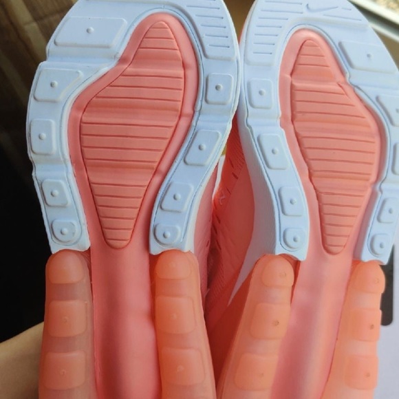 Nike Air Max 270 - Picture 5 of 7